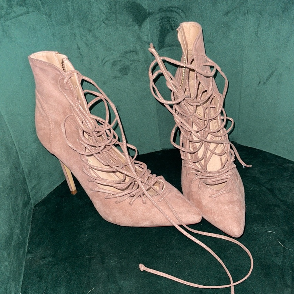 Lola Shoetique Mauve Pointed-toe Heels w/ Ties